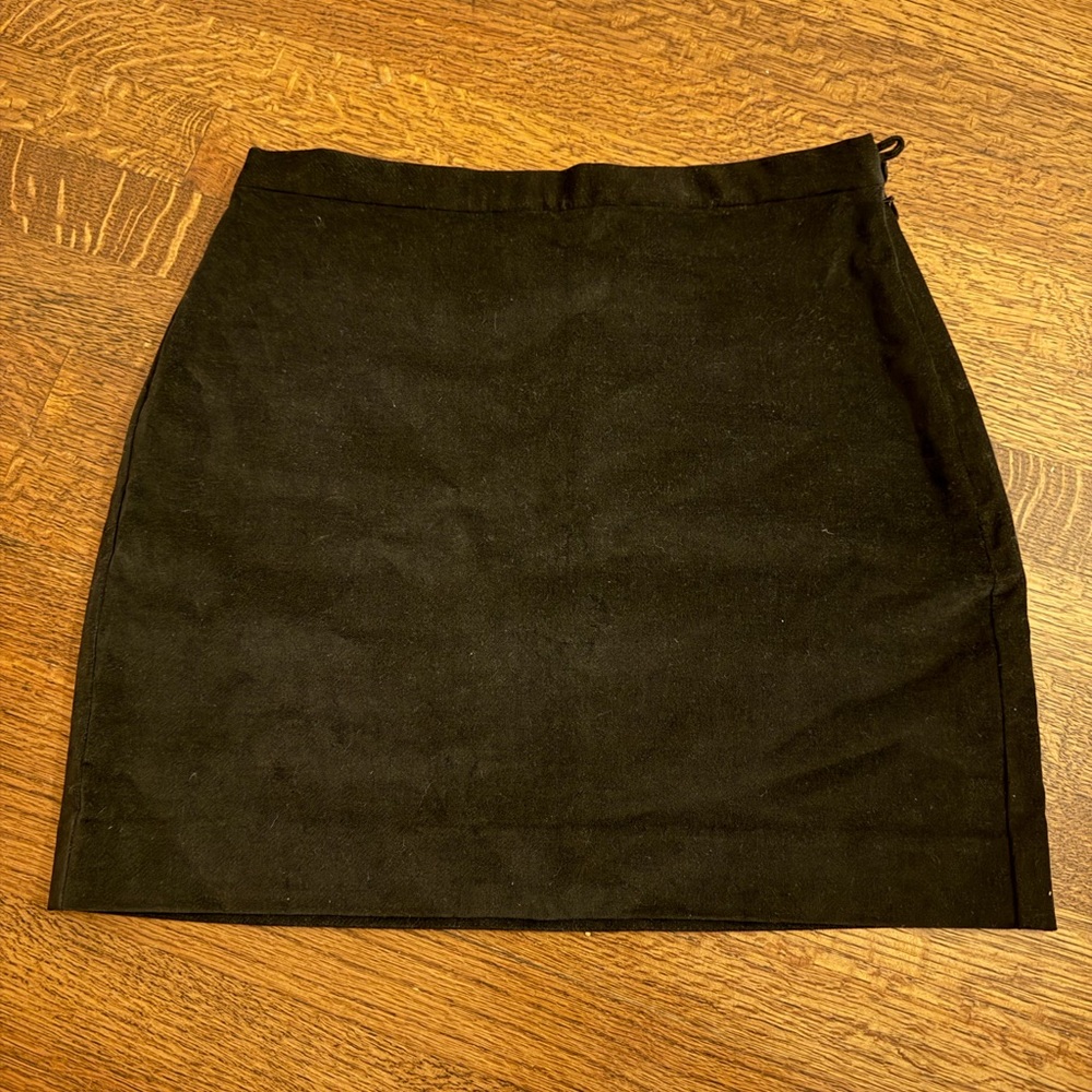 Aritzia Babaton Classic Black Women's Mini Skirt